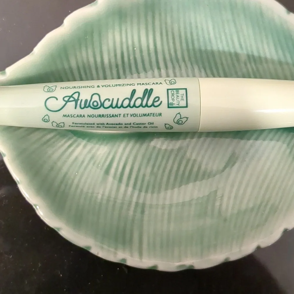 Nourishing and Volumizing Mascara